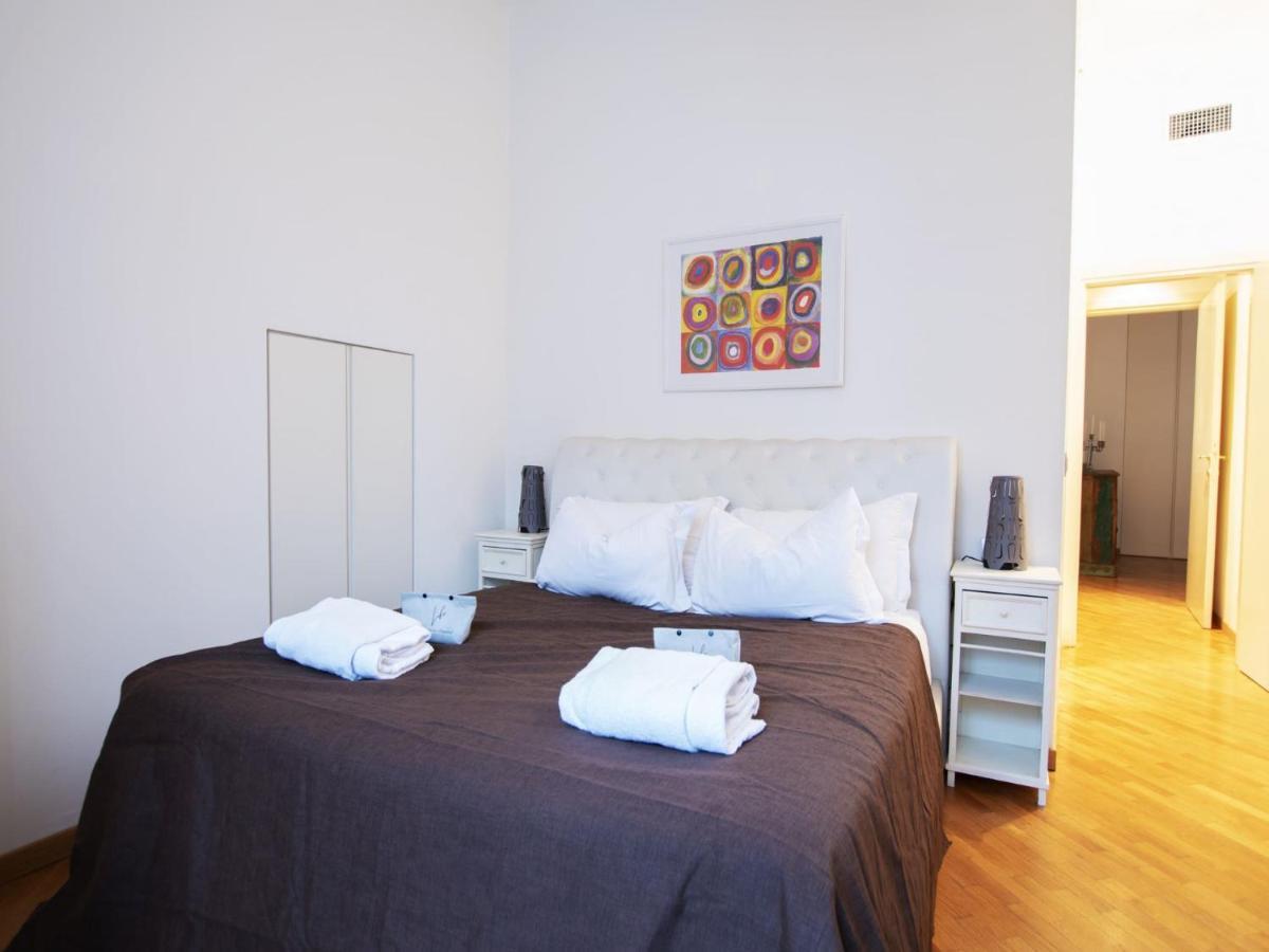 The Rent - Cozy Two-bedroom In Porta Romana District Apartment